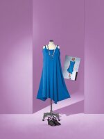 Jersey blue dress on mannequin with pumps on side