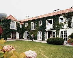 Portugal: Gasthaus Quinta das Sequóias, mit Efeu bewachsen
