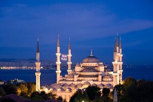 Illuminated Sultan Ahmed Mosque at night, Istanbul, Turkey