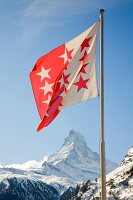 Wallis, Kantonsfahne, Rot und Weiß, das Matterhorn im Hintergrund