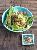 Lentil and asparagus salad with sesame seeds