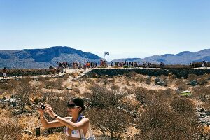 Kreta: Festung Gramvoússa, Ruine, Blick auf Meer, Touristen