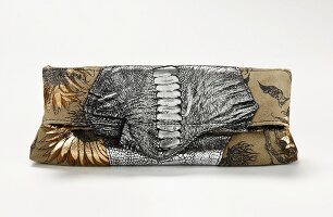 Herbstmode: Clutch mit glänzendem Reptilmuster