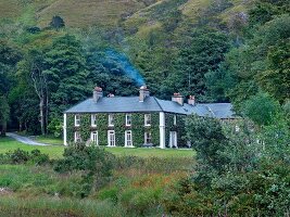 Irland: Connemara, Berglandschaft, grün, Gewässer, Delphi Lodge