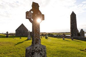Irland: County Offaly, Clonmacnoise, Klosterruine, Aufmacher
