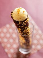 Hazelnut brittle ice cream with cinnamon