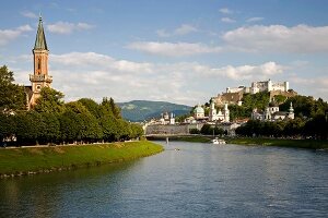 Salzburg, Blick über die Salzach auf die Altstadt