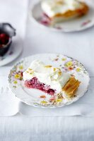 Gooseberry slices with vanilla cream