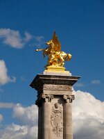 Paris: Seine, Pont Alexandre III, Säule