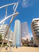 Paris: La Défense, Bürotürme, Himmel blau