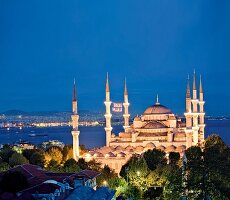 Illuminated Sultan Ahmed Mosque at night, Istanbul, Turkey