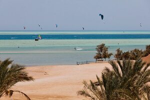 Ägypten, El-Gouna, Rotes Meer, Marina Beach, Kitesurfer, Ausblick