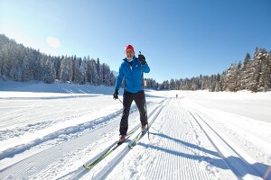 Winterlandschaft, Leutaschtal, Mann beim Skilanglauf