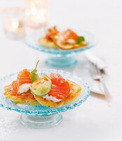 Limetten-Lachs mit Maispuffern und Wasabi-Creme