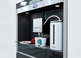 Kaffeevollautomat, Einbauvollautomat von Siemens, Kaffeebecher