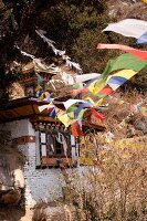 Bhutan, Meditationshäuser in den Bht unanischen Bergen