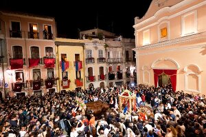 Sardinien, Stadt Cagliari, Sant' Efisio, Prozession, Kirche, abends