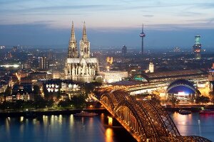 Köln, Hohe Domkirche St. Petrus und Maria, Hohenzollernbrücke, Rhein