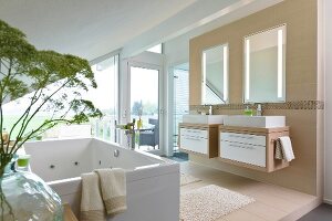 Badezimmer, Wellness-Oase, Whirlpool Waschtische, Spiegel, Dachschräge
