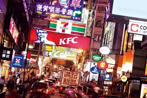 Hongkong, Straße im Szeneviertel Lan Kwai Fong, Szene, Schilder