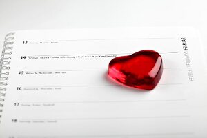 Kalender, 14.Februar, Valentinstag, Herz aus Glas, Kalendereintrag