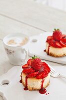 Mini strawberry cheesecakes