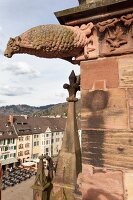 Freiburg, Figur eines Wasserspeiers am Münster