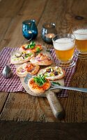 Mini pizzas and beer