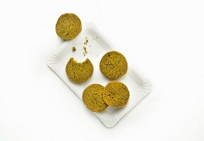 Spelt biscuits made with moringa powder and coconut milk