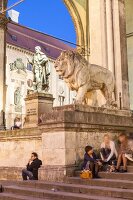 Deutschland, München, Odeonsplatz mit der Feldherrenhalle