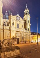 Deutschland, München, Odeonsplatz mit der Feldherrenhalle