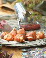 Tulip bulbs on a wicker tray