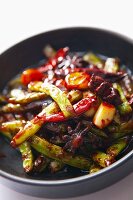 Gebratene Bohnen mit Knoblauch und Chilis (China)