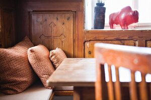 Corner dining area with built-in bench