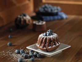 Mini-Bundt cakes with blueberries