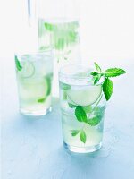 Sparking lime drink with peppermint