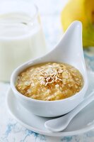 A softening, clarifying homemade oat and banana facemask