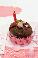 Ein Schokoladencupcake zum Valentinstag