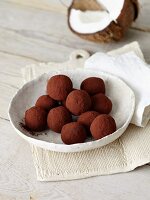 Coconut pralines with dates