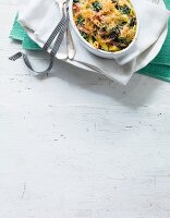 Pasta bake with spinach and ham