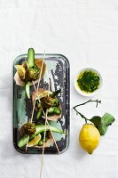 Spinat-Falafel mit Gurkensalat