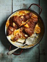 Croissant-Auflauf mit Aprikosen und Mandelblättchen