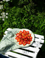 Marinierte Erdbeeren mit Walnüssen