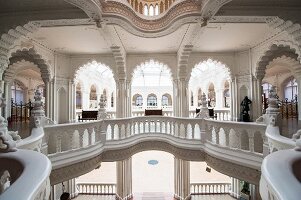 Kunstgewerbemuseum in Budapest - Das Bauwerk der ungarischen Sezessionsarchitektur wurde zwischen 1893 und1896 nach den Plänen von Ödön Lechner und Gyula Pártos gebaut