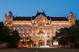 Blick auf das Hotel 'Four Seasons' in dem prunkvollen Gebäude des Gresham Palastes in Budapest, Ungarn