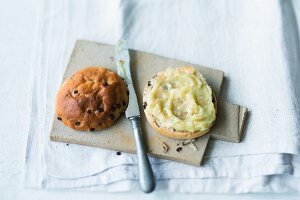 Coconut spread with white chocolate and fresh limes
