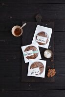 Chocolate Chip Cookies als Geschenk in beschrifteten Papier-CD-Hüllen