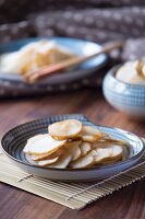 Sliced Jerusalem artichokes with a honey sauce (Asia)