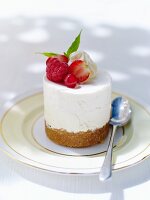 Cream cheese cake with berries