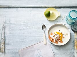 Lime yoghurt with papaya and orange (low carb)